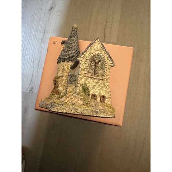 David Winter Cottages The Chapel Handpainted Christmas Collection - Picture 5 of 9